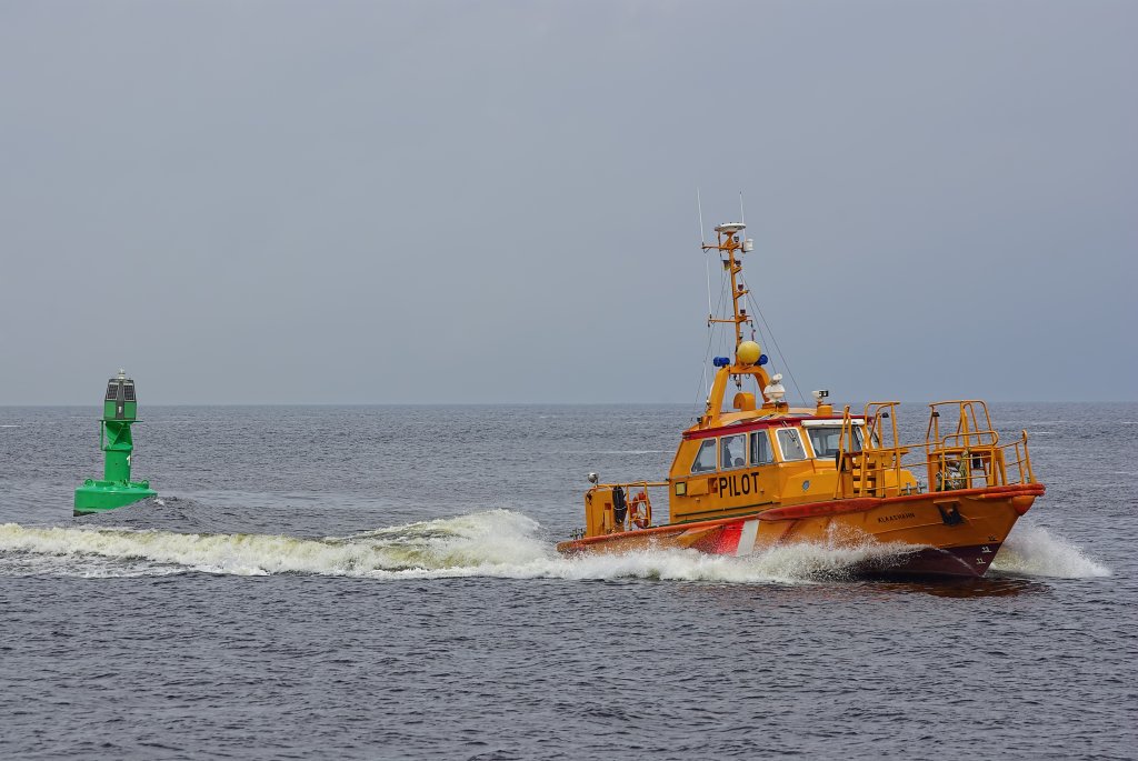 Lotsenboot Klaashahn am 05.08.2011 im Einsatz vor Rostock-Warnemnde, auf der Rckkehr in Richtung Alten Strom.