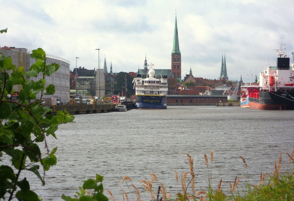 Lbeck-Burgtorhafen, das Expeditionsschiff N.G.EXPLORER IMO 8019356 hat gerade am Burgtorkai angelegt... Aufgenommen: 30.8.2011