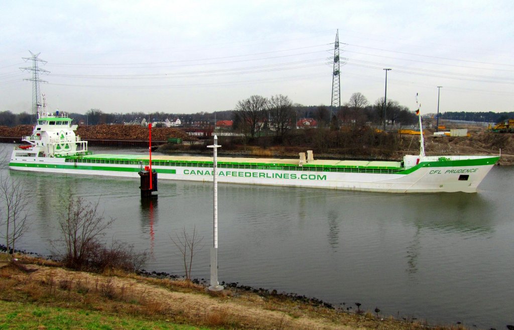 Lbeck-Siems, die hollndische CFL PRUDENCE IMO 9398046, hier querab der Herreninsel mit Kurs Ostsee. Aufgenommen: 18.1.2012