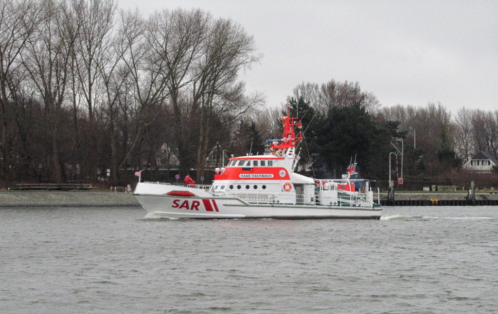 Lbeck-Travemnde, die Visite im Hafen ist beendet, Kurs Heimathafen Grmitz liegt an. Das SAR Boot HANS HACKMACK ist ber AIS MMSI 211235200 zu erreichen.
Aufgenommen: 21.01.2012