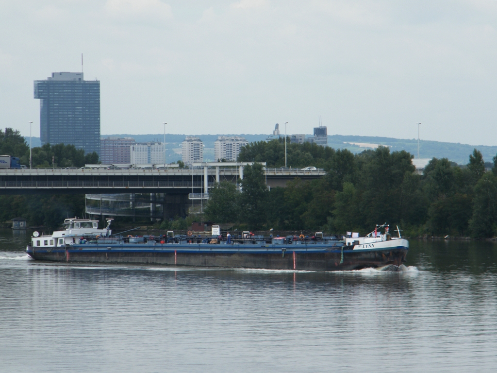 Lynn in Wien, beim Praterkei an Donau, am 02. 08. 2011. 