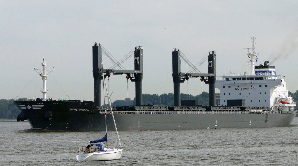  Marcarolina  auf der Elbe Hhe Wedel am 21.08.2011
Flagge:	 Antigua and Barbuda
MMSI-Nummer:	305635000	Lnge:	185.0m
Rufzeichen:	V2FC9	Breite:	30.0m