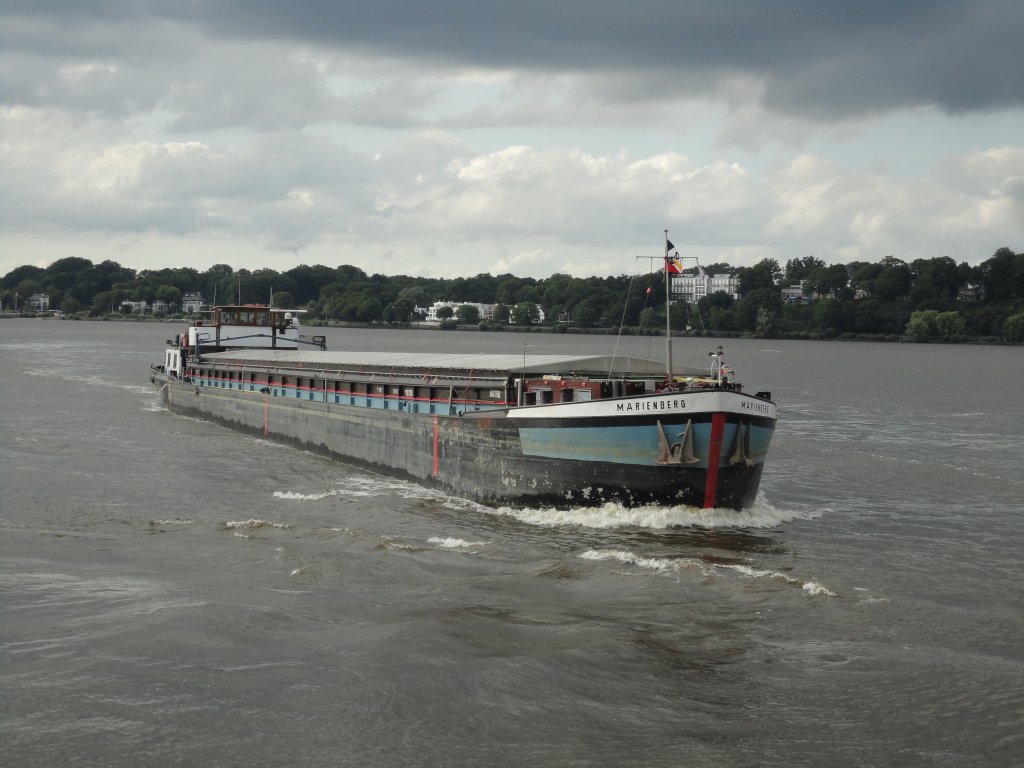 MARIENBERG  (ENI 04017890) am 7.8.2012, Hamburg, Elbe, Einfahrt zum Khlfleet vor Finkenwerder /
ex Marwi  / Binnenschiff / La 80 m, B 8,2 m, Tg 2,49 m / 1113 t / 1 Deutz-Diesel, 368 kW / gebaut 1958 /
