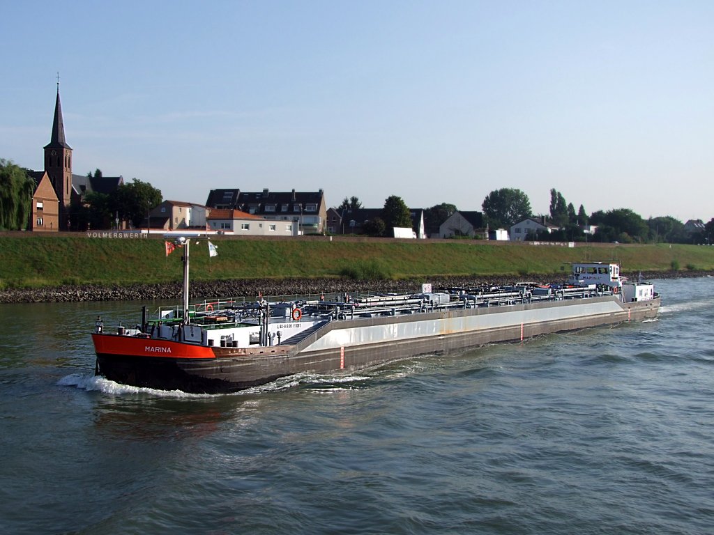 MARINA(L=83;B=8,26mtr.) ist bei Volmerswerth Rheinabwrts unterwegs;090905