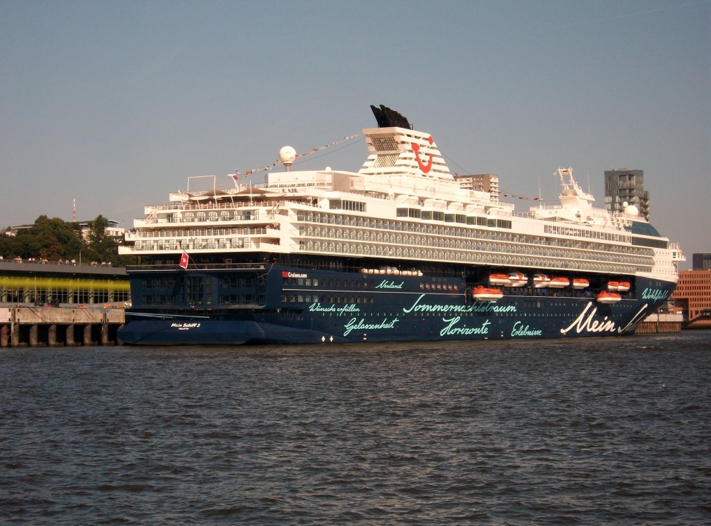 MEIN SCHIFF 2 am 09.09.12 in Hamburg