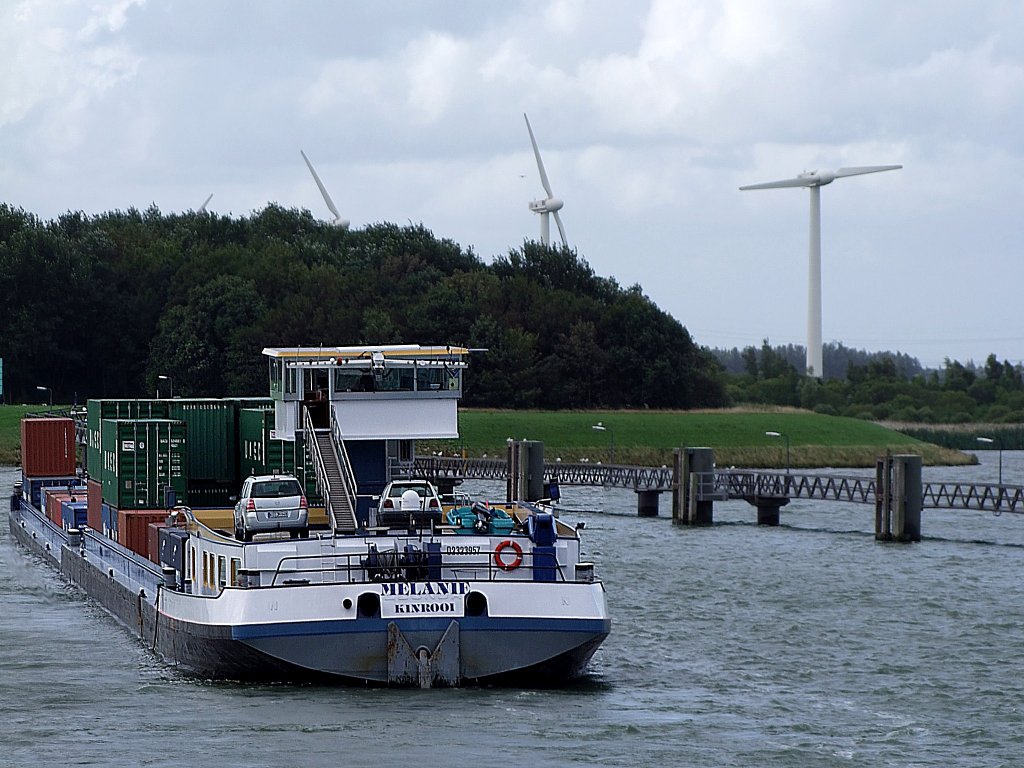 MELANIE(MMSI:205335890;L=172;B=11mtr)hat mit seiner Containerfracht die Kreekrakschleuse verlassen, und steuert Richtung Willemstad;100830