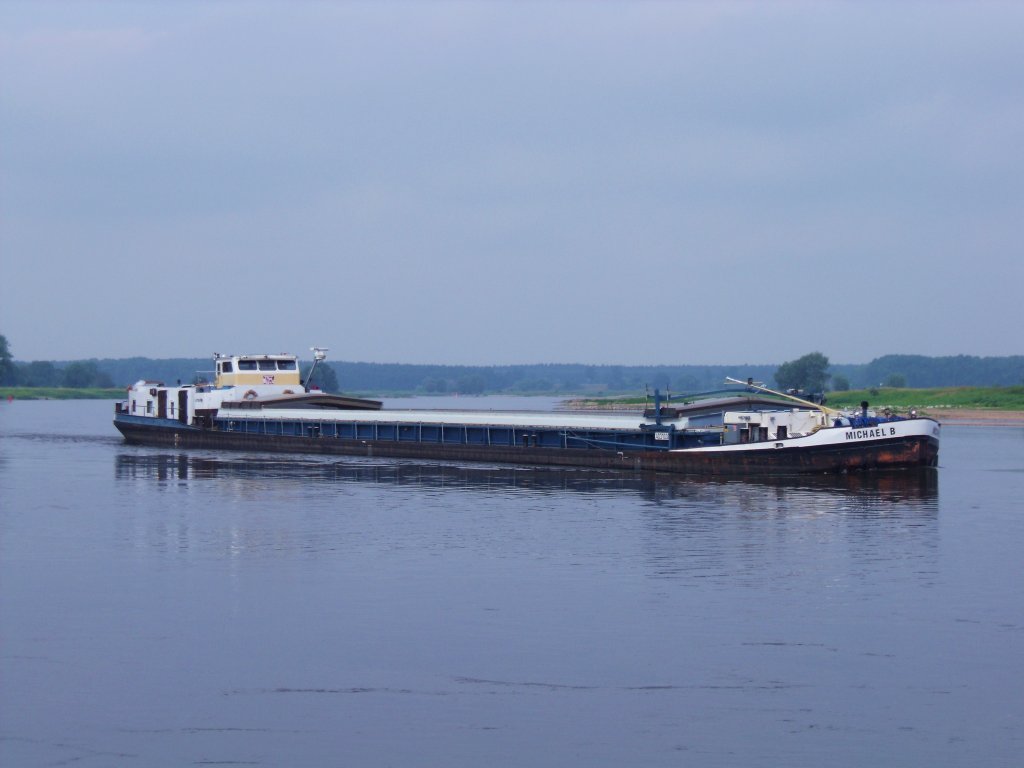 MGS. Michael B.auf der Elbe bei Zerben zu Tal.07.2011