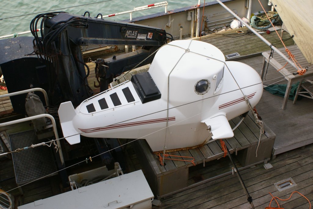 Mini U-Boot auf einem Forschungschiff im Hafen von Zeebrgge. Juni 2007.