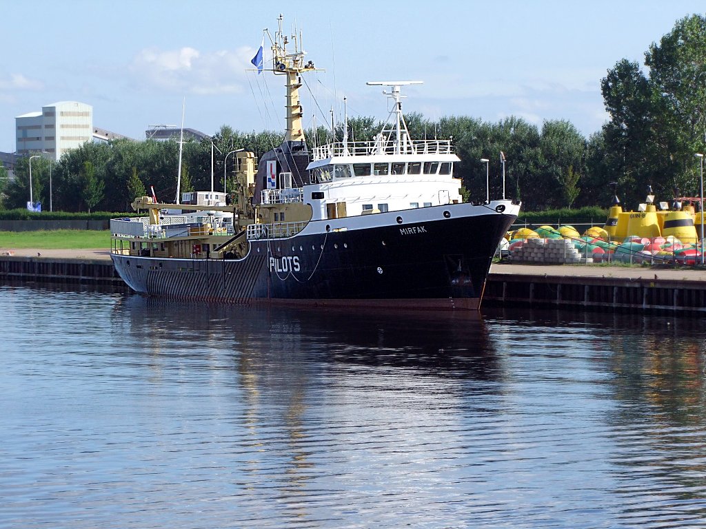 MIRFAK(IMO:7605677) wartet im Hafen von Vlissingen auf weitere Einstze;100901