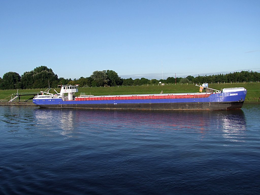 MISKA(IMO:7510793;L=80; B=9mtr) wartet vor den Toren der 
Prinses-Beatrixsluis;100903