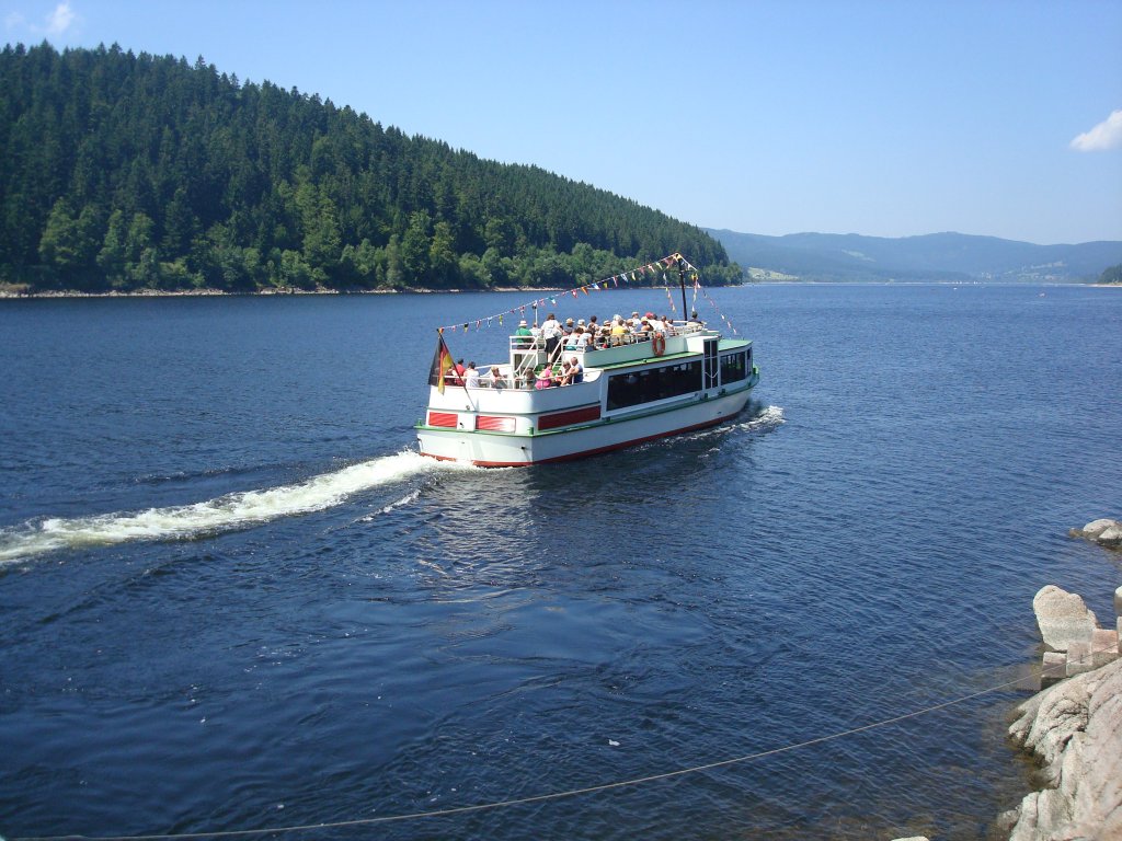 mit dem Ausflugsboot  St.Nikolaus  knnen sie eine 1-stndige Rundfahrt auf dem Schluchsee im Schwarzwald machen,
Juli 2010