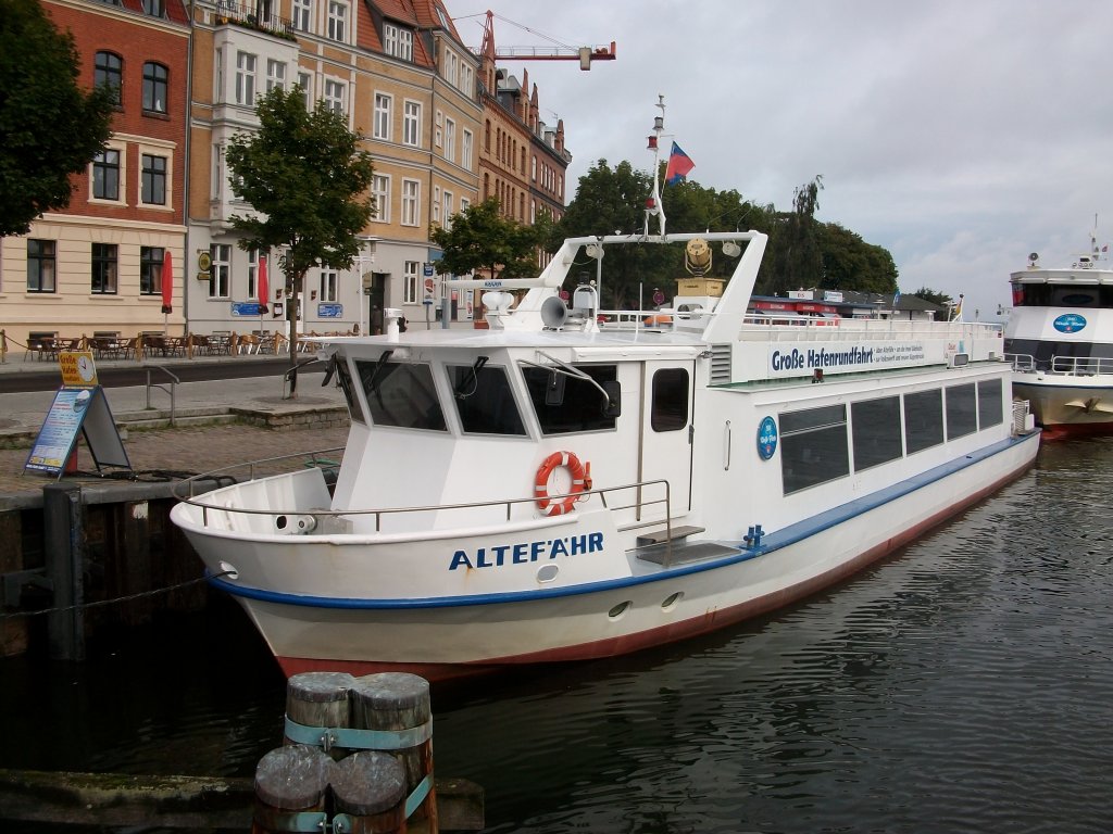 Mit dem Motorschiff  Altefhr  kann man im Stralsunder Hafen eine Hafenrundfahrt machen.Am 29.August 2010 lag das Schiff im Stadthafen von Stralsund.
