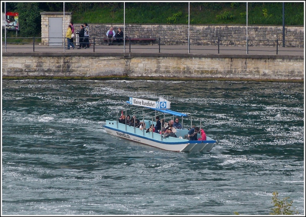 Mit diesem Rundfahrtboot kann man einen Ausflug zum Rheinfall bei Neuhausen machen.  13.09.2012 