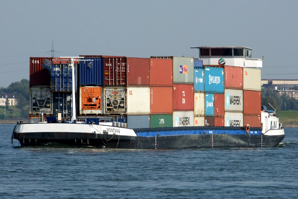  MONTANA  auf dem Rhein bei Duisburg 25.9.2011