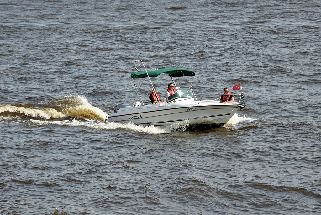 Motorboot auf der Elbe in Hamburg - 12.07.2013