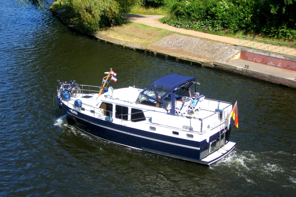 Motorjacht LADY KATRIN, unterwegs zum Elbe Lbeck Kanal mit Kurs Lauenburg...
Aufgenommen: 22.6.2012