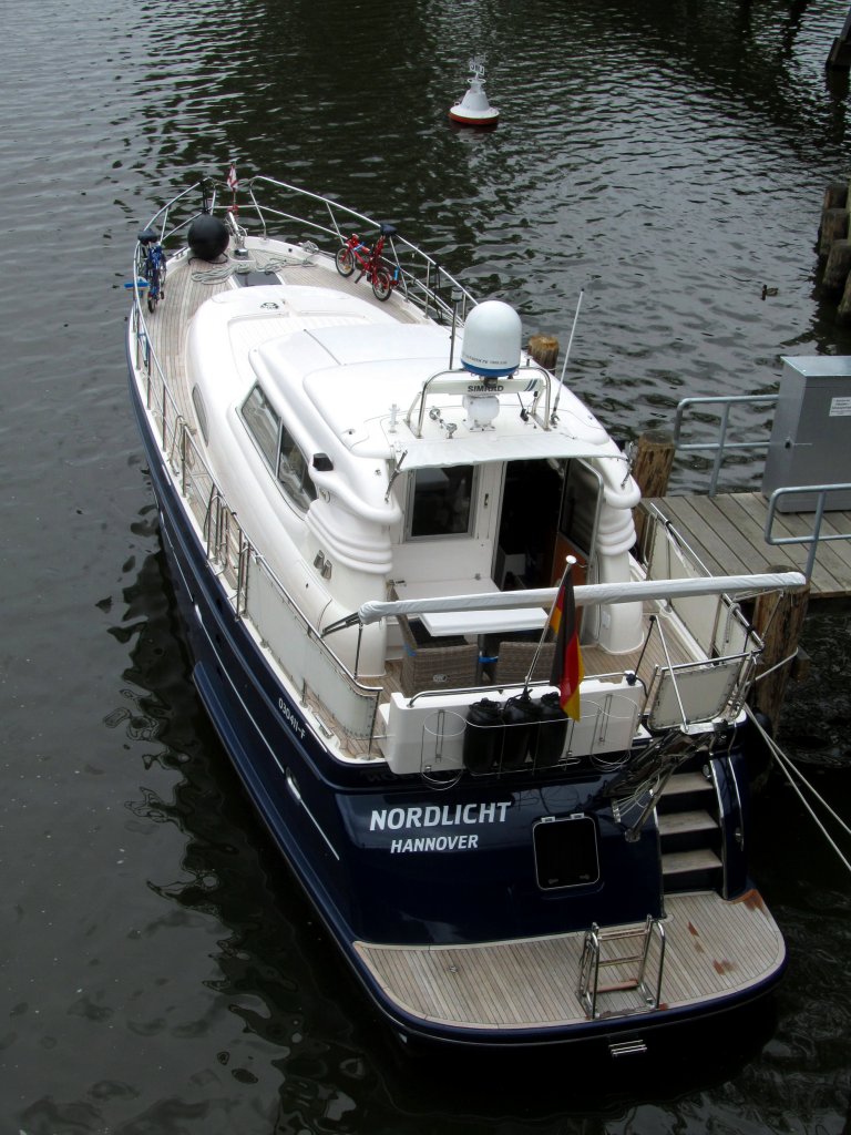 Motorjacht NORDLICHT, L.= 14,00m x B.= 4,00m , Blick von der Lachswehr-Brcke in Lbeck zur Nordlicht...
Aufgenommen: 3.6.2012