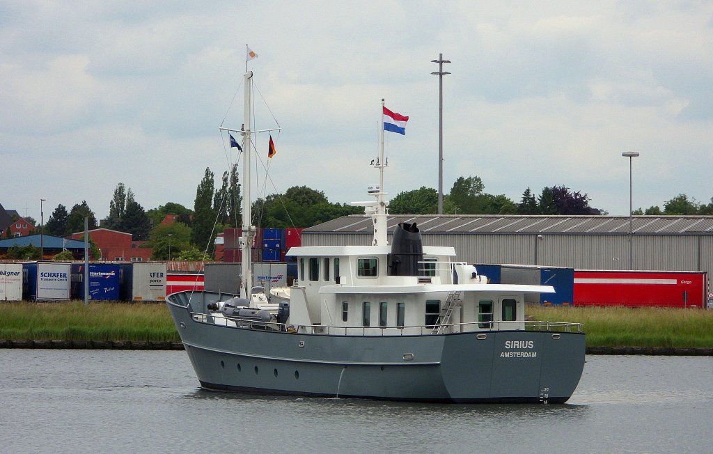 Motorjacht SIRIUS , MMSI 244630433,  Heckansicht im Lbecker Konstinhafen... Aufgenommen: 6.6.2012 