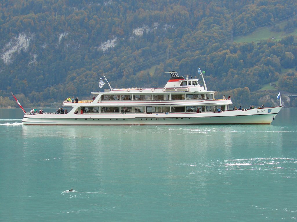 Motorschiff  Brienz  abfahrt vom Brienz nach Interlaken - 14 okt. 2012