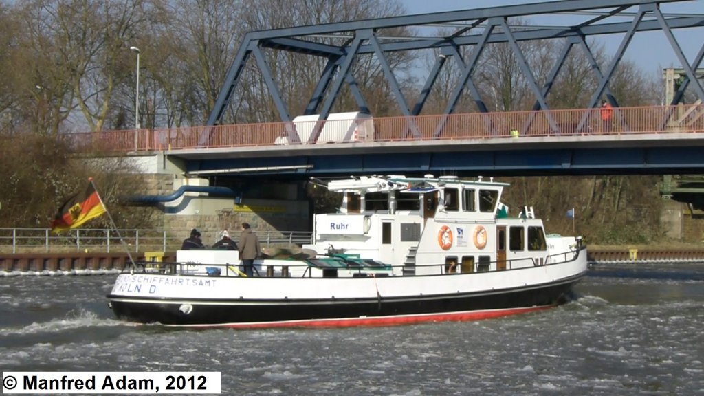 Motorschiff Ruhr des WSA Köln am 10.02.2012 als Eisbrecher auf dem Rhein-Herne-Kanal bei Duisburg-Meiderich in Richtung Schleuse Oberhausen. Länge: 23,88 m, Breite: 5,87 m, Tiefgang: 1,35 m.