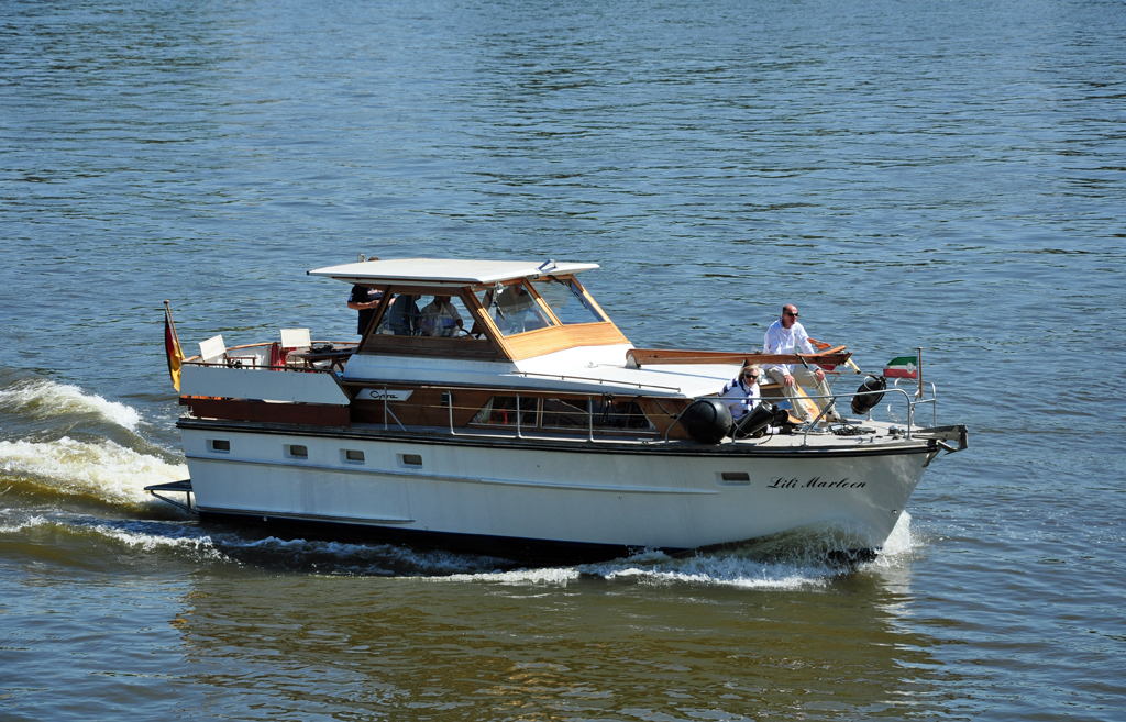 Motoryacht  Lili Marleen  auf dem Rhein in Kln, bei der Einfahrt in den Yachthafen beim Schokoladenmuseum - 30.05.2011