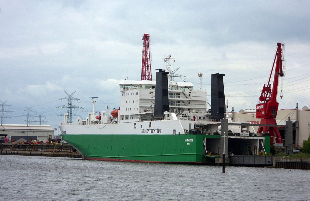 MS ANTARES IMO 8500680, hat am Lbeck-Herrenwyker Lehmannkai 2 festgemacht um an der Hauptmaschine Reparaturen durchzufhren...  Aufgenommen: 30.5.2012