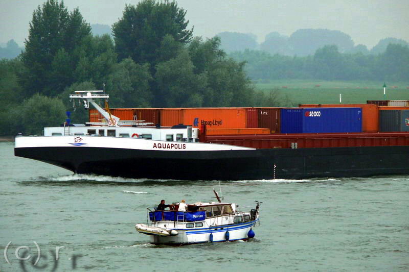 MS  Aquapolis  aus Antwerpen, 06105002, 135 x 17,35, vermessen mit 5187 Tonnen, 2 x 1999Pk, Baujahr 2007 in China, max. Stellpltze fr 504 TEU.