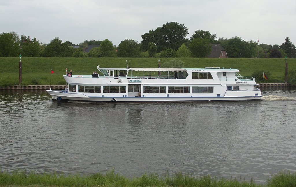 MS AURORA aus Geesthacht fährt im Elbe Seiten Kanal mit Kurs Scharnebeck zum Schiffshebewerk Lüneburg/Scharnebeck...   Aufgenommen: 31.5.2012