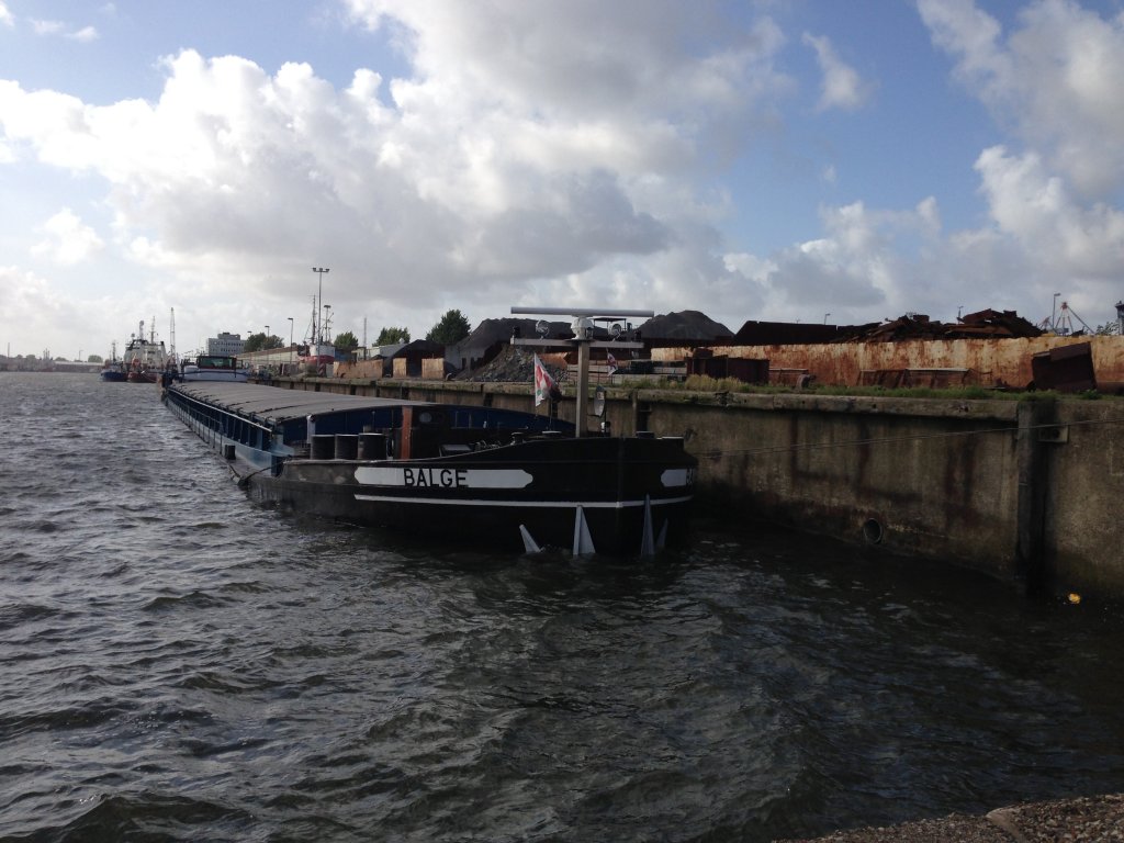 Ms Balge L100 B9.50 T1822 Tg:2.90 mit Splitt im neuem Fischerreihafen am 28.06.2013