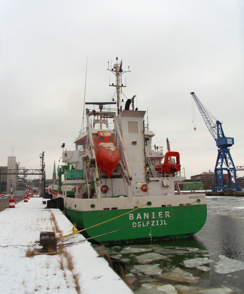 MS BANIER IMO 9467172, hat den Zielhafen Lbeck Brggenkai mit der Haferladung erreicht und festgemacht... Aufgenommen: 11.2.2012