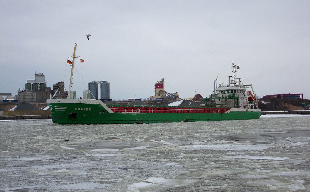 MS BANIER IMO 9467172, mit Kurs Lbeck, hier auf der Trave Hhe Schlutup...
Aufgenommen: 11.2.2012