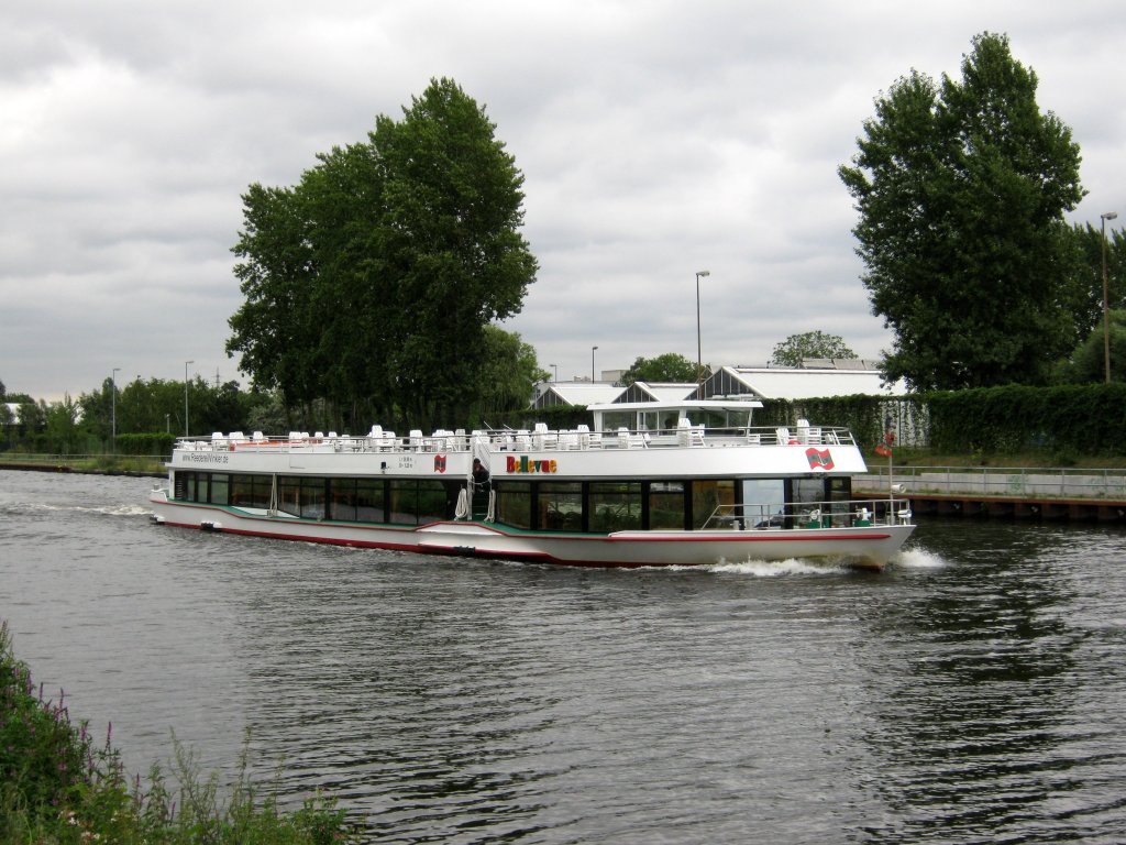 MS Bellevue der Reederei Winkler am 15.07.2011 im Westhafenkanal kurz v.d. Mrschbrcke in Berlin-Charlottenburg.