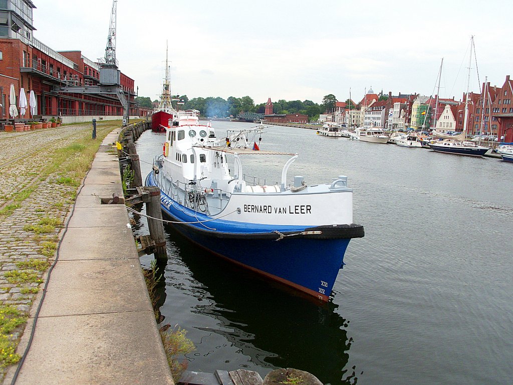 MS BERNARD VAN LEER, MMSI 244110955, EX: SAR K.N.R.M., 22 x 5m, liegt in Lbeck an den Media-Docks...   Aufgenommen: 11.07.2012