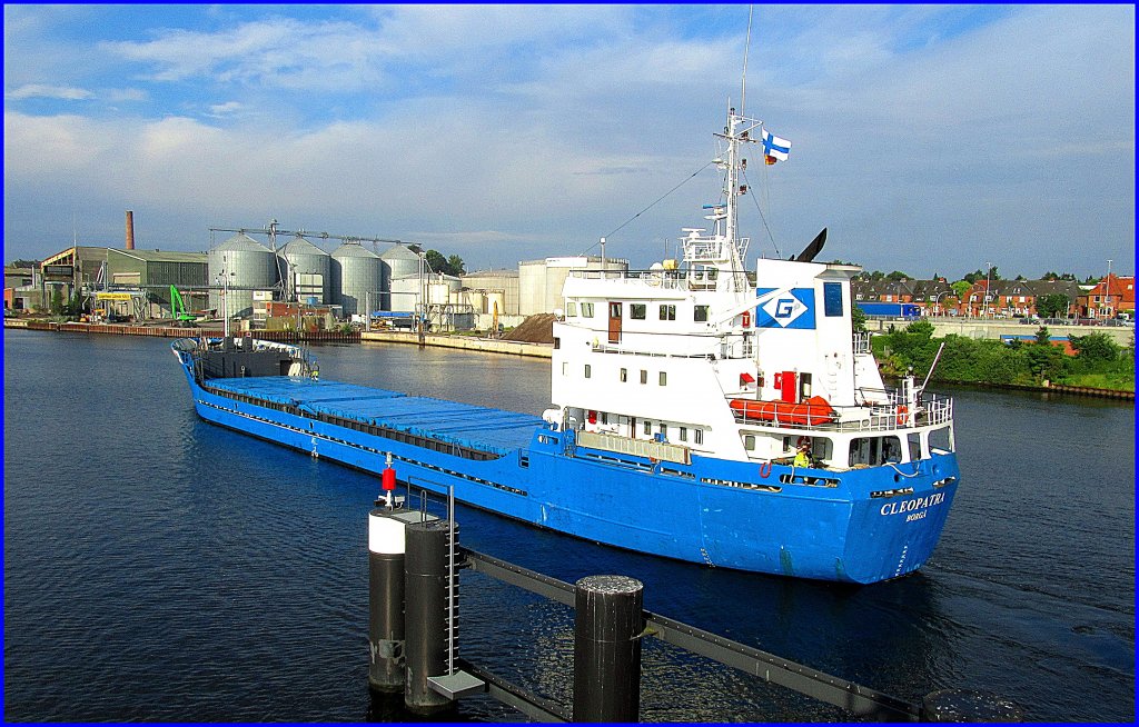MS CLEOPATRA IMO 8022872, hat die Lbecker Eric Warburg Brcke mit Kurs Brggenkai passiert...  Aufgenommen: 30.07.2012