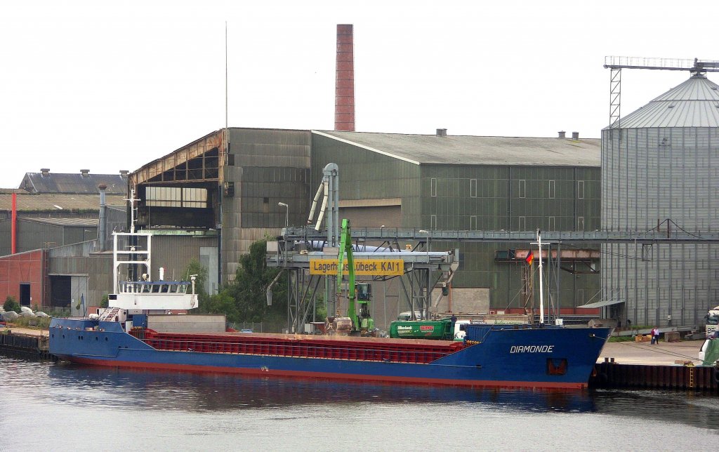 MS DIAMONDE IMO 8501062, Liege-und Lschplatz ist der Lbecker Lagerhauskai 1.
Aufnahmedatum 1.8.2011