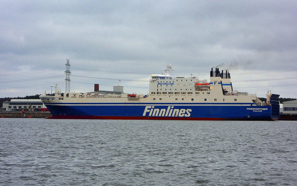 MS FINNPARTNER IMO 9010163 hat den TRE-Anleger in LBECK-HERRENWYK erreicht...
TRE-Anleger = TRANS-RUSSIA-EXPRESS wird mit wechselnden Schiffen der FINNLINES bedient...  Aufgenommen: 14.3.2012