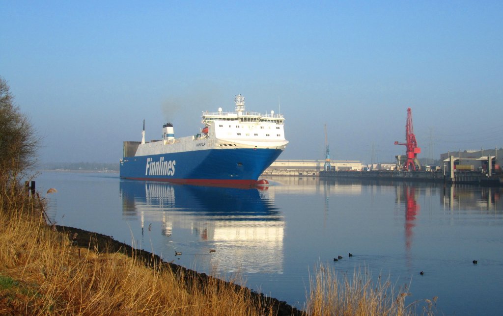 MS FINNPULP IMO 9212644, hat hier die  Schlutuper Enge  auf dem Weg zum Skandinavienkai erreicht...  Aufgenommen: 16.03.2012