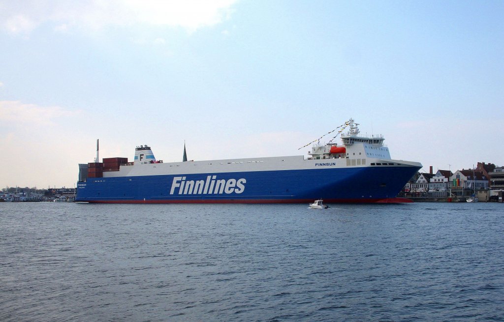 MS FINNSUN IMO 9468918, heute wurde das neue Schiff der FINNLINES-Reederei von Barbara ENGHOLM aus Lbeck auf diesen Namen getauft... Aufgenommen: 14.4.2012