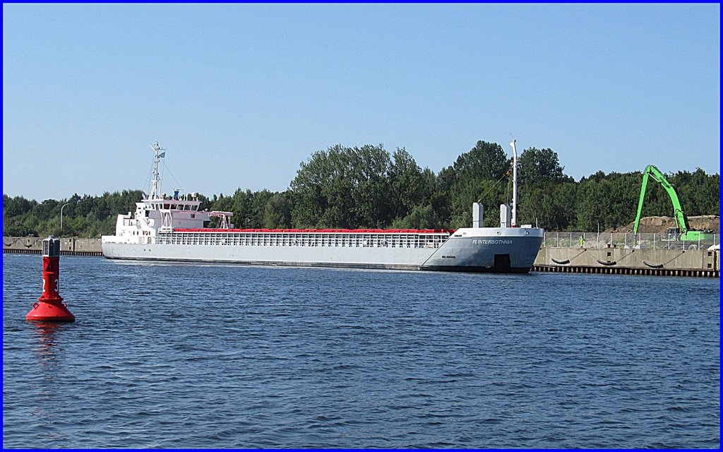 MS FLINTERBOTHNIA IMO 9279408, hat seinen Entladepier in Lbeck-Siems erreicht...
Aufgenommen: 15.8.2012