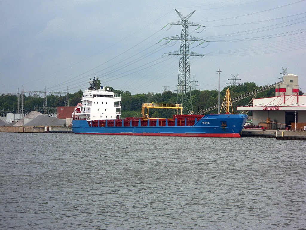 MS FORTE IMO 9318955, hat am Lbecker Lehmannkai 1 in Siems festgemacht...
Aufgenommen: 11.07.2012