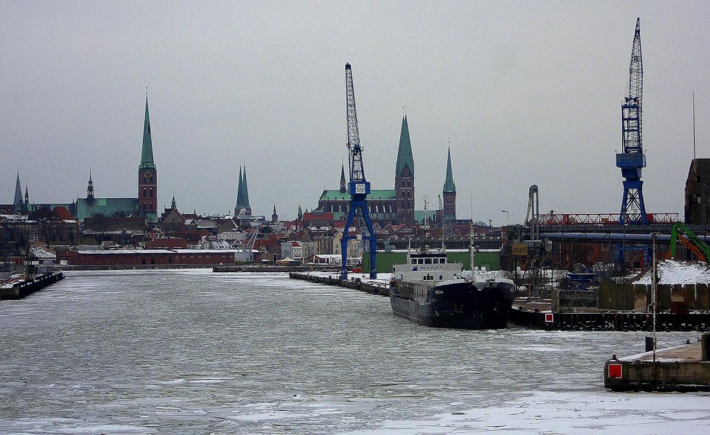 MS FRIDA IMO 8417235, aus Finnland, liegt auslaufbereit am Lagerhaus Lbeck... 
Aufgenommen: 11.2.2012