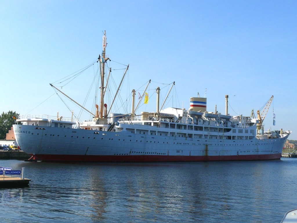 MS GEORG BCHNER einst Fracht- und Ausbildungsschiff des VEB Deutsche Seereederei (DSR) der DDR, dann im Liniendienst Cubalco nach Kuba eingesetzt und nun als Jugendgsteschiff bzw. Hotel- und Tagungsschiff im Rostocker Hafen festgemacht; Baujahr: 1950, Lnge 153,7 m, Breite 19,6 m, 6803 kW (9250 PS), max. 16 Knoten (IMO 5068863) ; 23.09.2010
