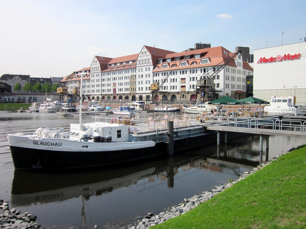 MS Glauchau , 4030650 , ex Bea , liegt jetzt als  Terrassenschiff  im Hafen Berlin-Tempelhof. 27.04.2011