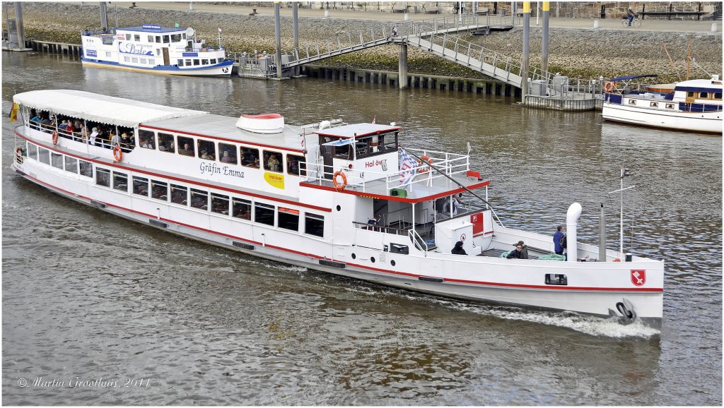 MS  Grfin Emma  ex  Schloss Munzingen  am 14.04.2011 auf der Weser in Bremen.Das neue Schiff der Hal ver Reederei Bremen wurde aus der Schweiz berfhrt.(1500 Km in 3 Wochen) L:41,60m / B:6,50m / 250 Passagiere / 1925 auf der Schiffswerft Buss AG / CH Pratteln gebaut.