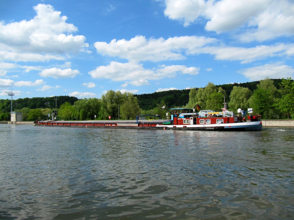 MS Gute Fahrt , 04501350 , fhrt in die Schleuse Bad Abbach zu Tal ein. 03.05.2012