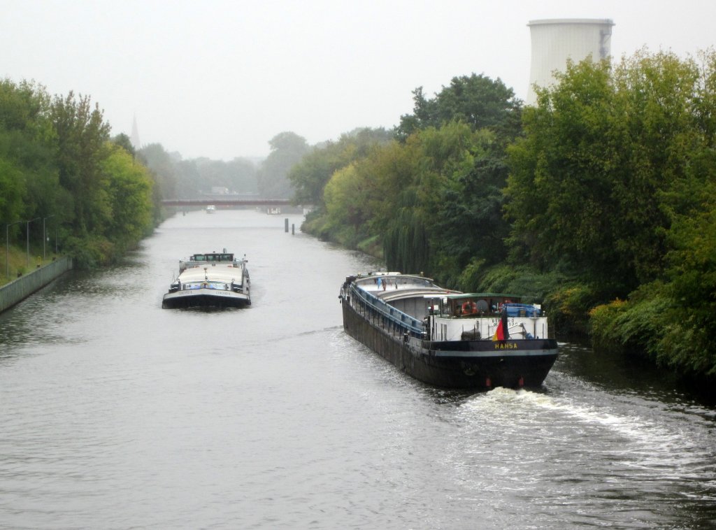 MS Hansa , 05101120 , 64,97 x 6,33 , am 05.10.2012 im Teltowkanal in Berlin-Lichterfelde auf Bergfahrt. Begegnet MS Concordia (04300880).