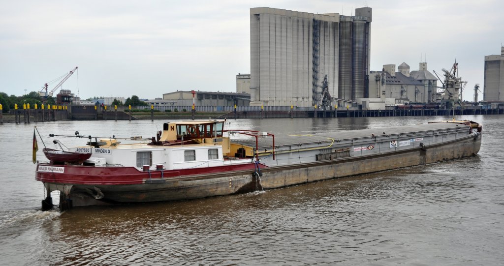 MS  Harald Naumann  im Juli 2009 auf der Weser vor Brake.  Lg.72m - Br.7,86m