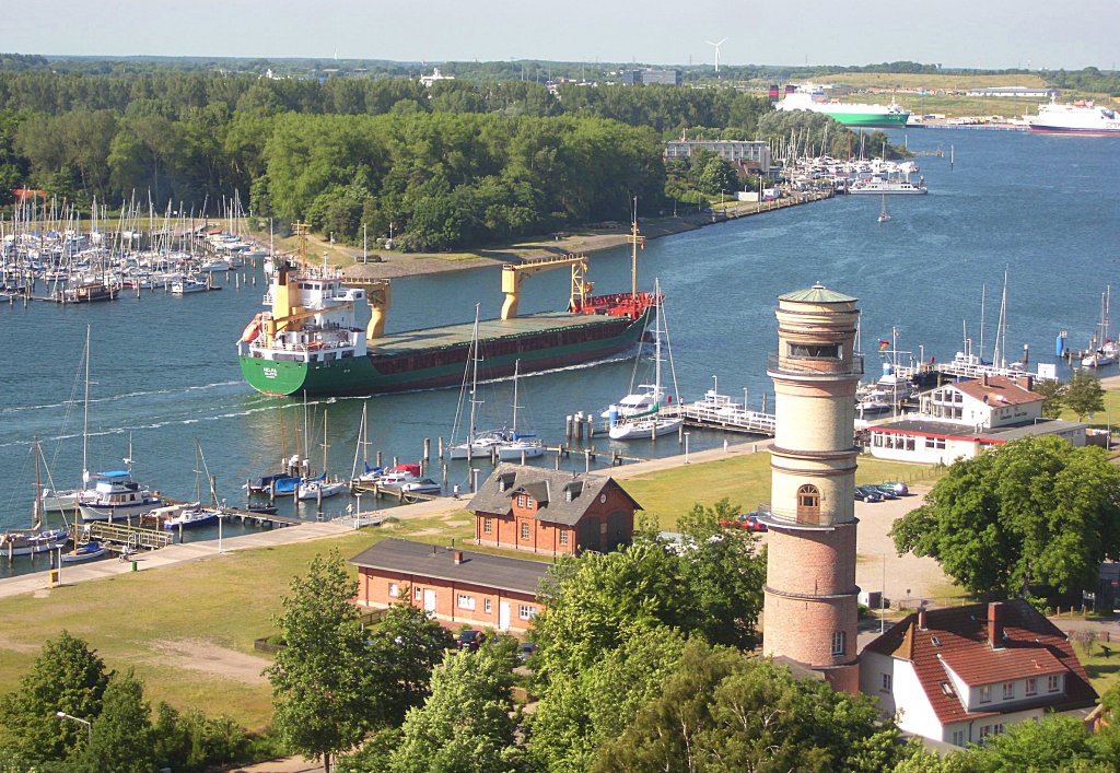 MS HELMA IMO 8912510, traveaufwrts mit Kurs Lbeck-Siems...  Aufgenommen: 21.6.2012