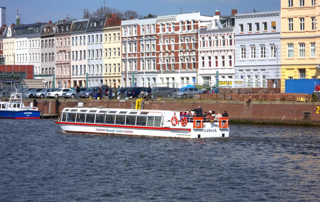 MS HERTHA QUANDT MMSI 211548850, kommt aus dem Hansahafen in den Lbecker Burgtorhafen vor den schmucken Husern der Hafenstrasse...  Aufgenommen: 27.4.2012