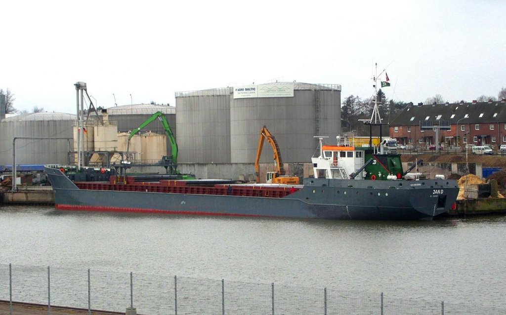 MS JAN D, IMO 9013000, ST.John's, liegt am Lbecker Lagerhauskai 2.
Aufgenommen: 24.2.2012